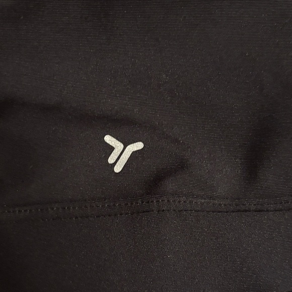 Old Navy Black and White Sports Bra with criss-cross straps - Picture 4 of 4